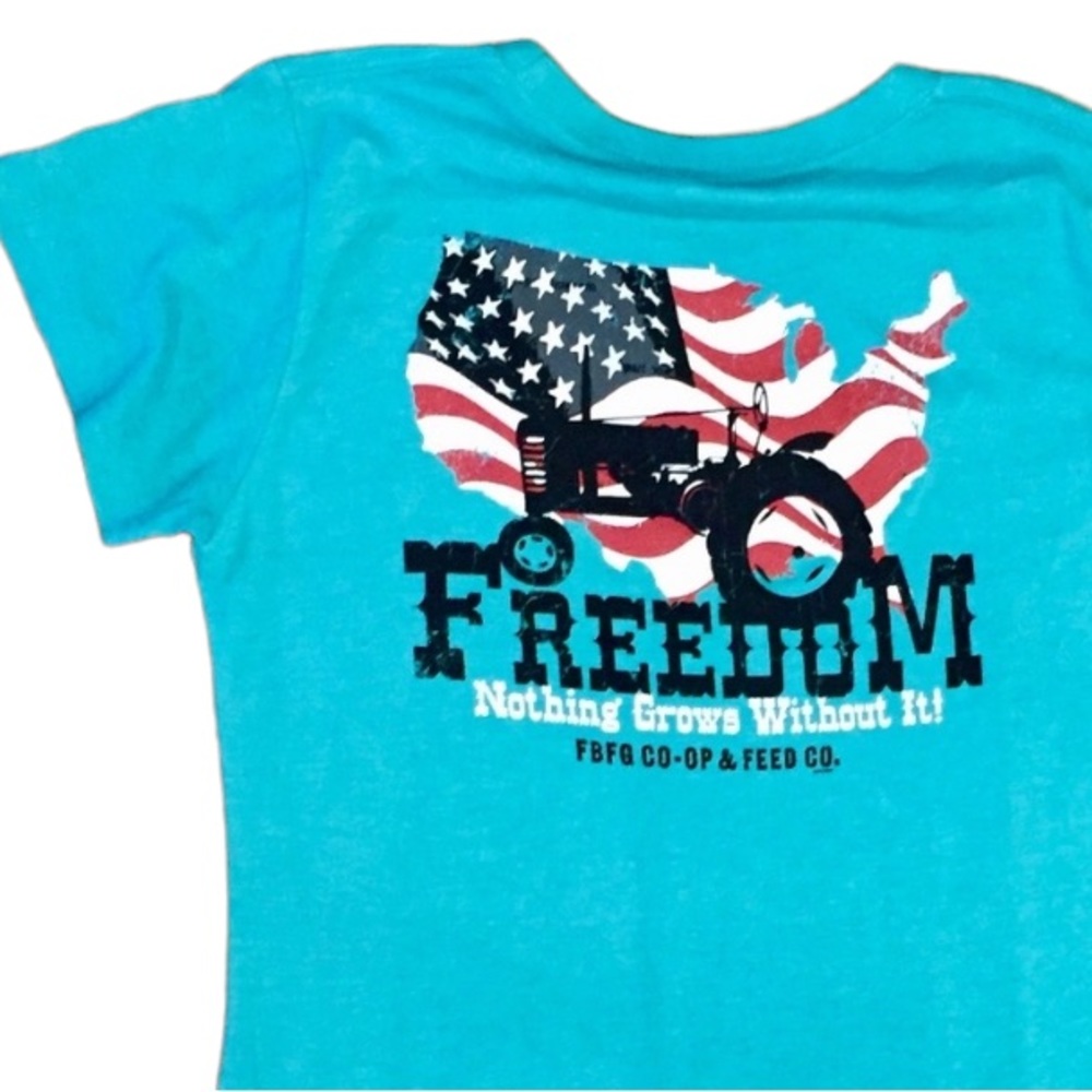 Women’s Farm Girl Brand Turquoise Freedom Flag Tractor Short Sleeve Tee Medium